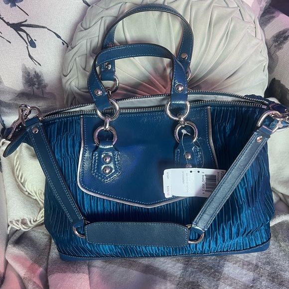 🎁COACH-BEAUTIFUL HAND BAG NEW🎁THIS COLOR IS AMAZING. NWT 🎁 - Picture 2 of 13